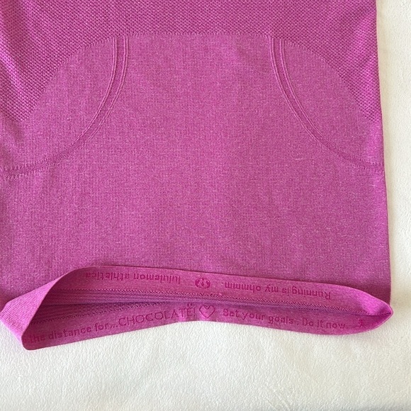 Lululemon Swiftly Tech Short Sleeve v neck
Heathered Pow Pink Light - Picture 5 of 10